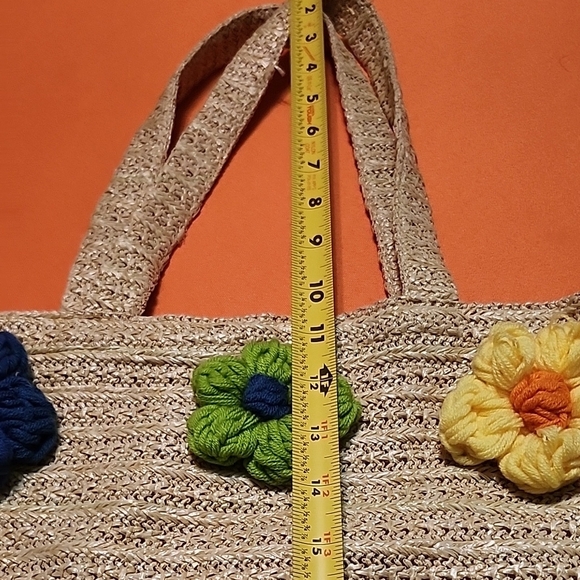 Stylish Tan and Green Tote Bag with Ample Space - Picture 10 of 12